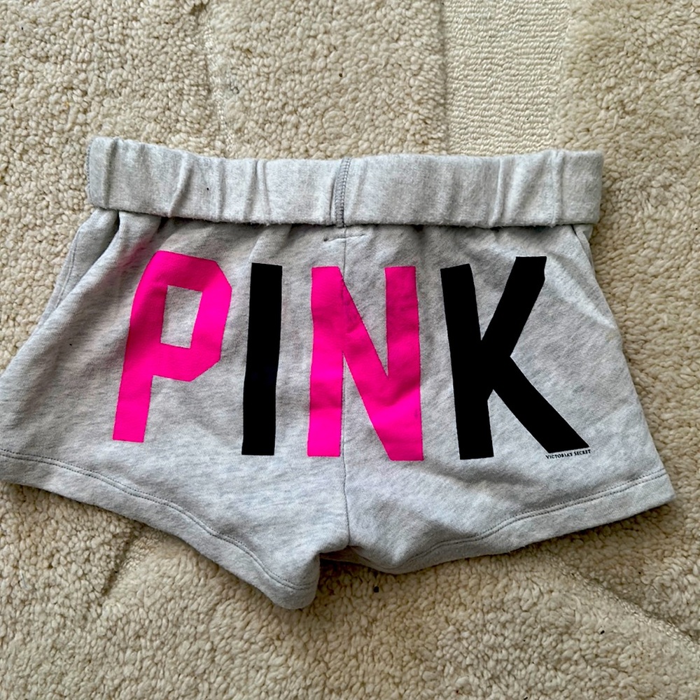 PINK SHORTS IN GRAY SIZE XS